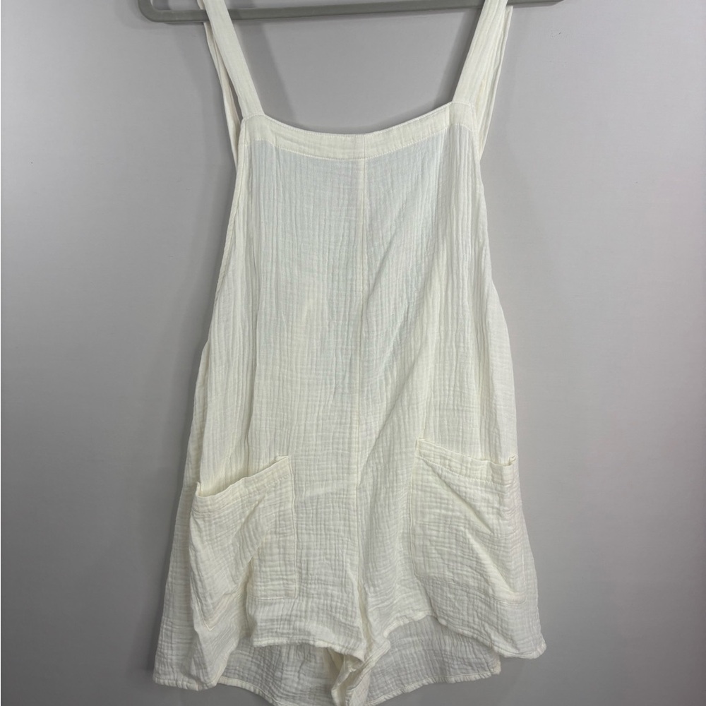 Xhilaration Cream Sleeveless Gauze Romper with Pockets